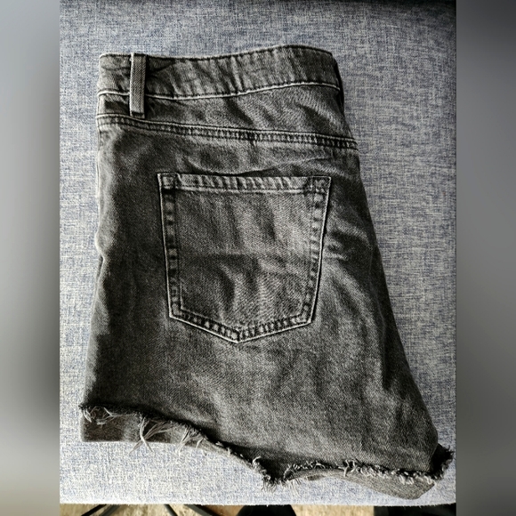 Black denim shorts - Dynamite, size 32 - Picture 3 of 3